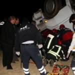 Manisa'da arpa yüklü tır devrildi: 2 yaralı