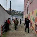 Rize'de kısıtlamaya uymayan çocuklar polisi duyunca ne yapacağını şaşırdı
