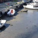 Sarıçay'da su çekildi, tekneler karaya oturdu