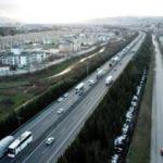 TEM'de 3 araç çarpıştı: 4 yaralı