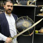 Emekli Uzman Çavuş tarih dizilerinden etkilendi, savaş aletleri üretmeye başladı!