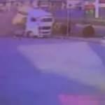 İstasyona dalan tır az kalsın faciaya yol a&ccedil;ıyordu! O anlar kamerada