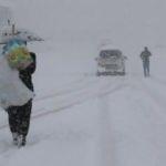 Kar kalınlığı yarım metreyi geçti! Ulaşım kesildi