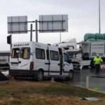 Tarım işçilerini taşıyan minibüs ile tır çarpıştı: 8 yaralı