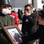 Türkiye şehitlerine ağlıyor: Eşine son bakışı yürekleri dağladı!