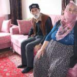 Elazığ depreminde evi hasar gören yaşlı çift: '117 yaşındayım böyle hükümet görmedim!'