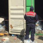 Limandaki 2 konteynerin i&ccedil;inden 55 sığınmacı &ccedil;ıktı