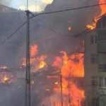  Artvin'de korkutan yangın! 50'ye yakın eve sı&ccedil;radı