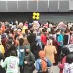 Diyarbakır'da bir mağazada indirim yüzünden adeta izdiham yaşandı!