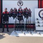 Adana'da polis denetimi: Ruhsatsız 44 silah ele geçirildi
