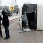 Afyonkarahisar'da servis midibüsü devrildi: 10 yaralı