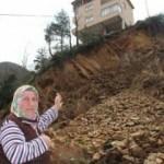 Rize'de heyelan; 3 ev tahliye edildi