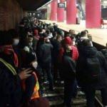 Romanya'da metro sendikası üyeleri raylara inerek trafiği durdurdu