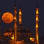 'Süper Ay' gökyüzünde!