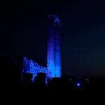 Apollon Tapınağı otizme dikkat &ccedil;ekmek i&ccedil;in maviye b&uuml;r&uuml;nd&uuml;