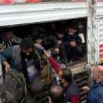 Van'da TIR'ın dorsesinde 218 kaçak göçmen yakalandı