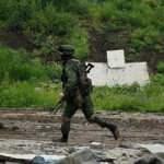 Donbas'ta hareketlilik: 1 Ukrayna askeri daha öldü