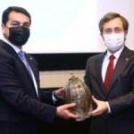 İletişim Başkanı Fahrettin Altun Hikmet Hacıyev ile görüştü