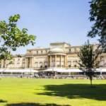 Krali&ccedil;e II. Elizabeth'ten bir ilk: Buckingham Sarayı&rsquo;nın bah&ccedil;esini halka a&ccedil;ıyor