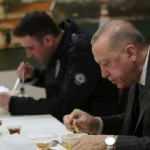 Başkan Erdoğan polislerle iftar yaptı