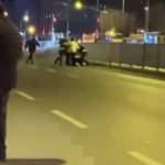 Kazaya karışan şahısların yol ortasında kavgası kamerada
