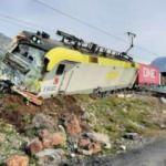Adana'da y&uuml;k treni raydan &ccedil;ıktı!