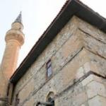 900 yıllık camide, endişeli ibadet