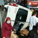 Antalya'da servis minibüsüyle otomobil çarpıştı: 1 ölü 8 yaralı