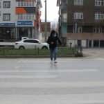 Erzurum&rsquo;da bir garip yaya ge&ccedil;idi!