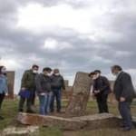 Sel&ccedil;uklu mezar taşları ayağa kaldırılıyor