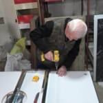 83 yaşındaki emekli öğretmen akıllı masayla dünyaya açılıyor!