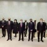 Cenevre’de akşam yemeği öncesi aile fotoğrafı