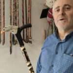 Davut amca, tasarladığı bastonlarla hayran bırakıyor