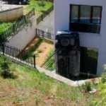 Düzce'de korkunç kaza! Otomobil dik durdu