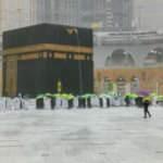 Mekke'de sel! Kabe’de yağışa rağmen tavaf devam etti