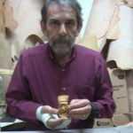 34 yıldır deriye şekil vererek sanata dönüştürüyor!