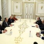 Sergey Lavrov, Paşinyan'la bir araya geldi. Masada Karabağ konusu var