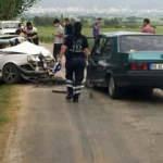 Boş yolda iki otomobil kafa kafaya çarpıştı: 2 ağır yaralı