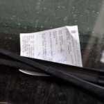 Duyarlı vatandaş yazdığı notla sürücüyü uyardı: "Kaputta kedi var"