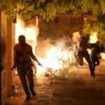 İsrail polisi, Mescid-i Aksa’ya girerek cemaate saldırdı