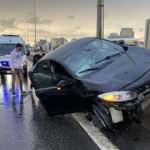 Kadıköy'de halk otobüsü, minibüs ve otomobilin karıştığı kazada 4 yaralı