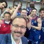 Kasapoğlu'undan Anadolu Efes'e fotoğraflı tebrik