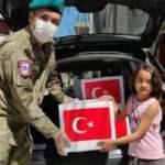 Kosova’da Türk askerinden 500 aileye bayram yardımı