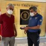 Mersin'de duyarlı vatandaş yolda bulduğu cüzdanı polise teslim etti