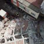 Zeytinburnu'nda bina çöktü!