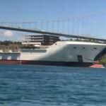 Dev geminin parçası İstanbul Boğazı'ndan geçti