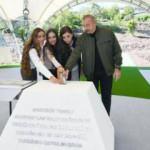 İlham Aliyev Şuşa'da yeni caminin temelini attı