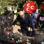 MHP Genel Başkanı Bahçeli'den Türkeş'in mezarına ziyaret