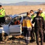 Otomobil beton bariyere çarptı:1 ölü, 2 yaralı