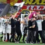 Sergen Yalçın'ın teknik direktör olarak ilk şampiyonluk sevinci